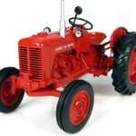 Universal Hobbies UH2989 Valmet 33 Diesel Tractor