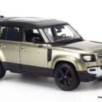 Burago 2022 1/24 Land Rover Defender 110