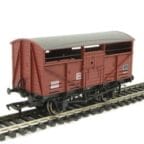 Bachmann 37-712 OO 8 Ton Cattle Wagon BR Bauxite
