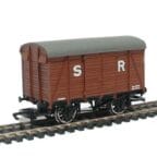 Hornby R6268 SR 12 Ton Vent Van 44395