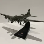 Atlas Editions 1944 Boeing B-17F Fling Fortress