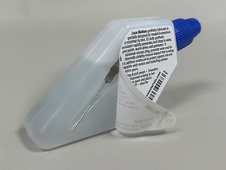 Deluxe Materials LU06 25ml Loco Motion Loco Oil - Image 4